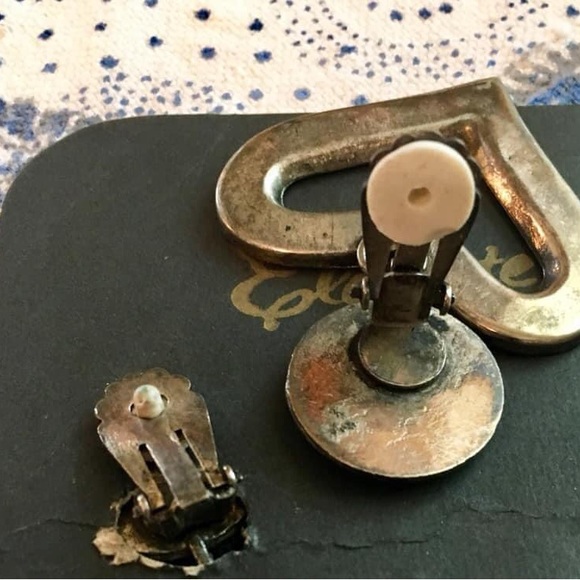 4769 EARRINGS Clip Ons Circle W Dangling Heart Metal Beads - Picture 4 of 4